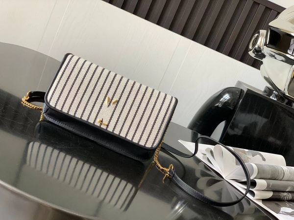2023 new women's crossbody bag striped matte linen series high-end custom quality shoulder bag metal splice chain mobile phone bag is v
2023 new women's crossbody bag striped matte linen series high-end custom quality shoulder bag metal splice chain mobile phone bag is v