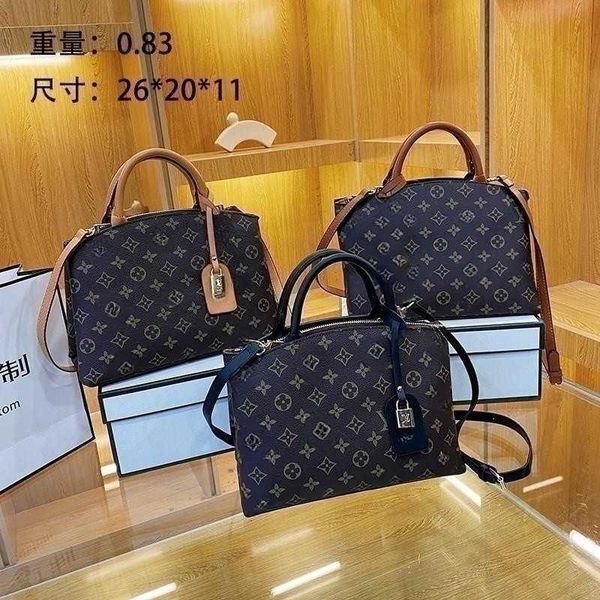 designer bag dinner 2023 new women's bag fashion simple one shoulder cool home classic printed straight
designer bag dinner 2023 new women's bag fashion simple one shoulder cool home classic printed straight