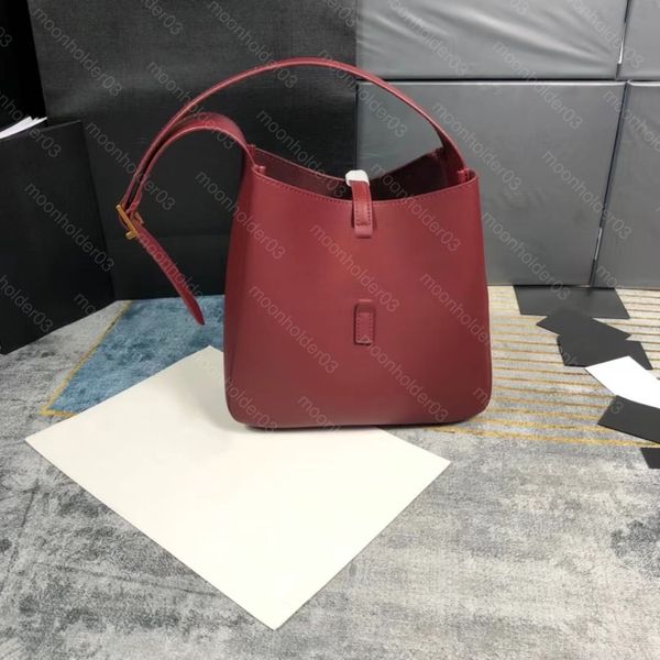 amylulubb luxury handbags shoulder bags women chest pack lady tote chains alligator leather handbag presbyopic hobo purse canvas crocodile c
amylulubb luxury handbags shoulder bags women chest pack lady tote chains alligator leather handbag presbyopic hobo purse canvas crocodile c
