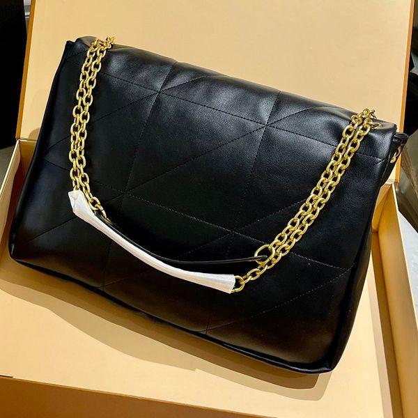 outdoor shoulder bag fashion women's handbag chain handle metal logo design leather tote bag
outdoor shoulder bag fashion women's handbag chain handle metal logo design leather tote bag