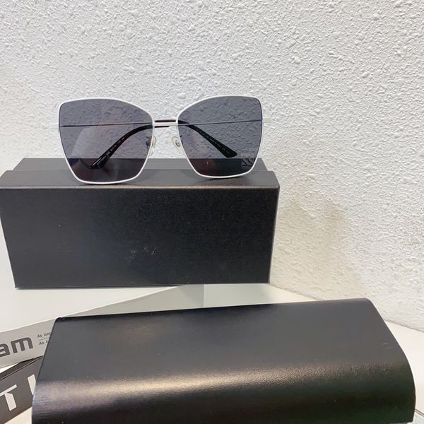 brand men's and women's sunglasses, metal frame, gradient glass lenses, suitable for driving, fishing belt, accessory box, White;black
brand men's and women's sunglasses, metal frame, gradient glass lenses, suitable for driving, fishing belt, accessory box, White;black
