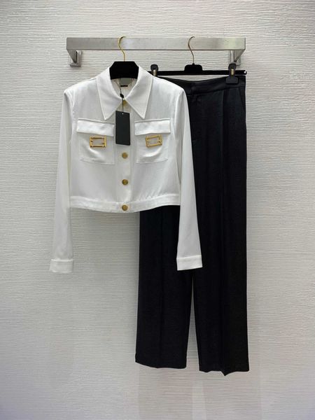 23ss women pants sets women designer clothes double pocket shoulder pad stylish short style flip collar sunscreen trouser set women clothes, White
23ss women pants sets women designer clothes double pocket shoulder pad stylish short style flip collar sunscreen trouser set women clothes, White