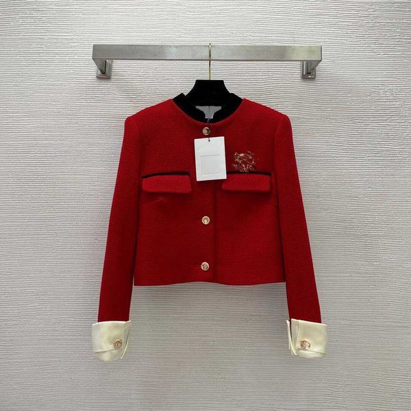 23ss womens jacket women designer clothes star white deer style velvet neck panel long sleeve single breasted short coat women clothes, Black;brown
23ss womens jacket women designer clothes star white deer style velvet neck panel long sleeve single breasted short coat women clothes, Black;brown