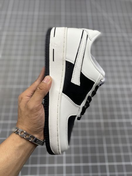 2023 authentic outdoor running 1 low 07 white black girls boys lifestyle casual walking out and standing sneakers
2023 authentic outdoor running 1 low 07 white black girls boys lifestyle casual walking out and standing sneakers
