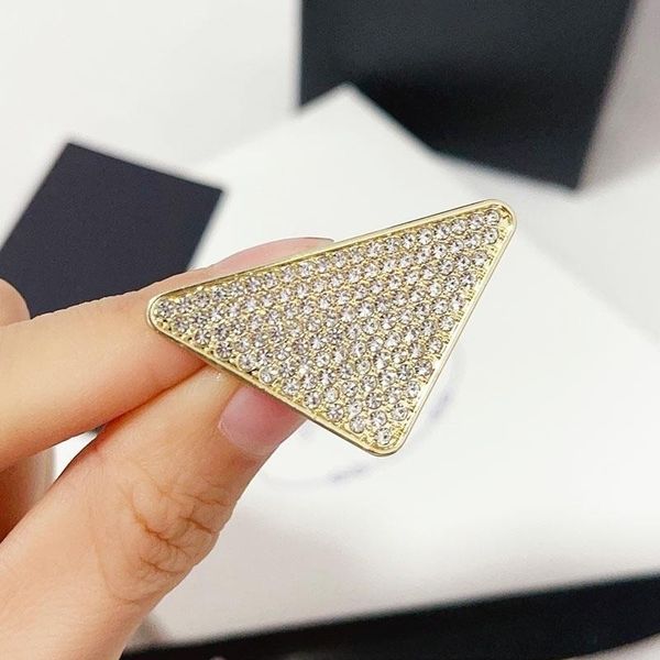 highly quality triangle designer mens women pins brooches luxury brand letters brooch pin for suit dress pins fashion jewelry accessories dr, Gray
highly quality triangle designer mens women pins brooches luxury brand letters brooch pin for suit dress pins fashion jewelry accessories dr, Gray