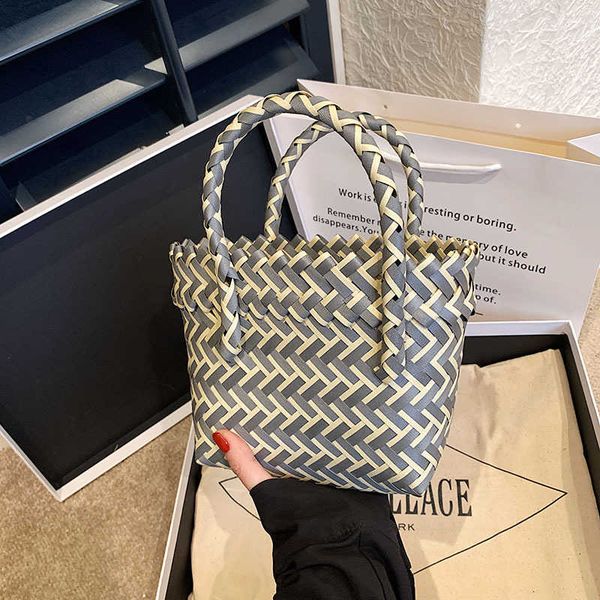 handwoven handbag 2023 new fashion color contrast niche design handbag net red vegetable basket women's bag 230614
handwoven handbag 2023 new fashion color contrast niche design handbag net red vegetable basket women's bag 230614