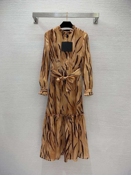 23ss summer dresses women dress women designer clothes placket with waistband to show thin long sleeve large swing long skirt women clothes, Black;gray
23ss summer dresses women dress women designer clothes placket with waistband to show thin long sleeve large swing long skirt women clothes, Black;gray