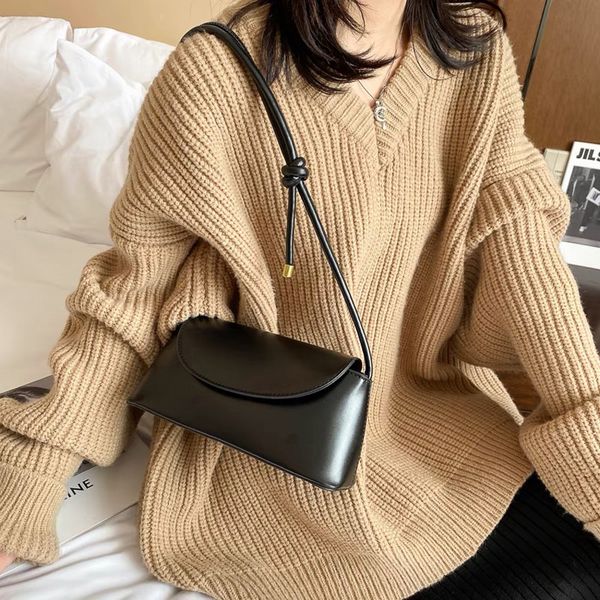 handbag wallet classic limited edition designer ring bag horn shoulder wanderer crossbody metal chain series snaps new111455
handbag wallet classic limited edition designer ring bag horn shoulder wanderer crossbody metal chain series snaps new111455