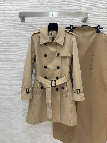 23ss womens jacket women designer clothes waterproof fabric has strong handsome texture the shaped double-breasted middle long trench coat d, Tan;black
23ss womens jacket women designer clothes waterproof fabric has strong handsome texture the shaped double-breasted middle long trench coat d, Tan;black