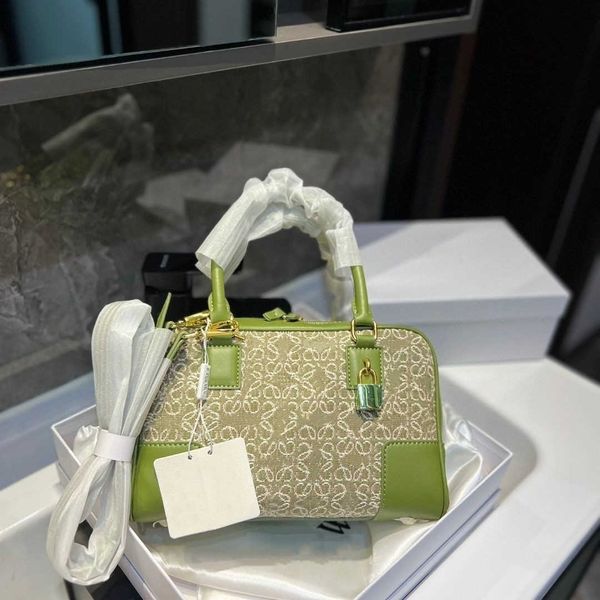 new handheld one shoulder pillow women's bag with high appearance and outward fashionable large capacity size 25 12 16
new handheld one shoulder pillow women's bag with high appearance and outward fashionable large capacity size 25 12 16