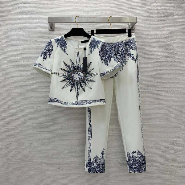 23ss women pants sets women designer clothes heavy work nail bead inlaid with diamond print pattern short sleeve medium high waist pants set, White
23ss women pants sets women designer clothes heavy work nail bead inlaid with diamond print pattern short sleeve medium high waist pants set, White