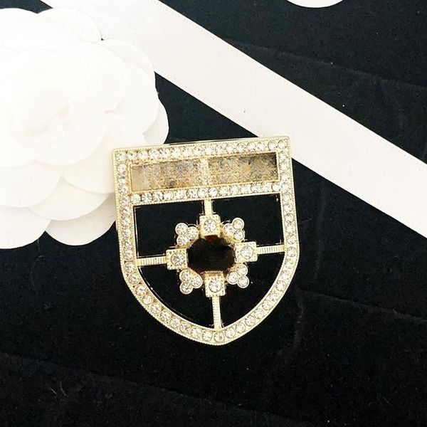 luxury women men designer brand letter brooches 18k gold plated inlay crystal diamond jewelry brooch charm pin 2023 marry christmas party gi, Gray
luxury women men designer brand letter brooches 18k gold plated inlay crystal diamond jewelry brooch charm pin 2023 marry christmas party gi, Gray