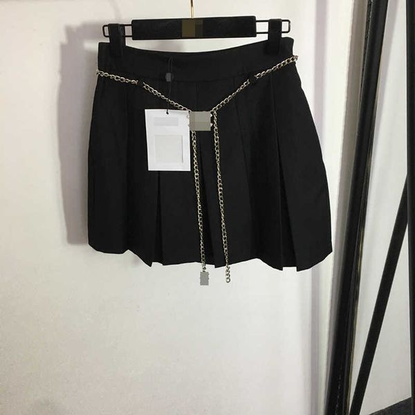 23ss designer skirts women designer clothes summer new chain belt decoration pleated high waist short half skirt safety pant lining women cl, Black
23ss designer skirts women designer clothes summer new chain belt decoration pleated high waist short half skirt safety pant lining women cl, Black