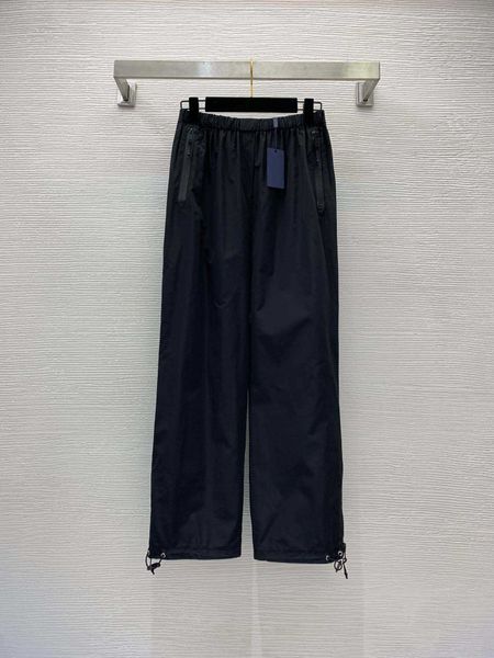 23ss womens pants women designer clothes inverted triangle metal logo side zipper split personalized drawstring strap feet sporty casual pan, Black
23ss womens pants women designer clothes inverted triangle metal logo side zipper split personalized drawstring strap feet sporty casual pan, Black