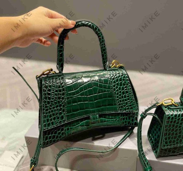 classic hourglass bag crocodile print luxury tote leather single shoulder crossbody designer women metal locking buckle design purse
classic hourglass bag crocodile print luxury tote leather single shoulder crossbody designer women metal locking buckle design purse