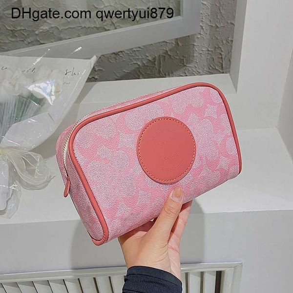 wallets brand 23ss women's wallets winter plush grils letter embroidery fashion old pattern zipper wrist men bag 7327#, Red;black
wallets brand 23ss women's wallets winter plush grils letter embroidery fashion old pattern zipper wrist men bag 7327#, Red;black