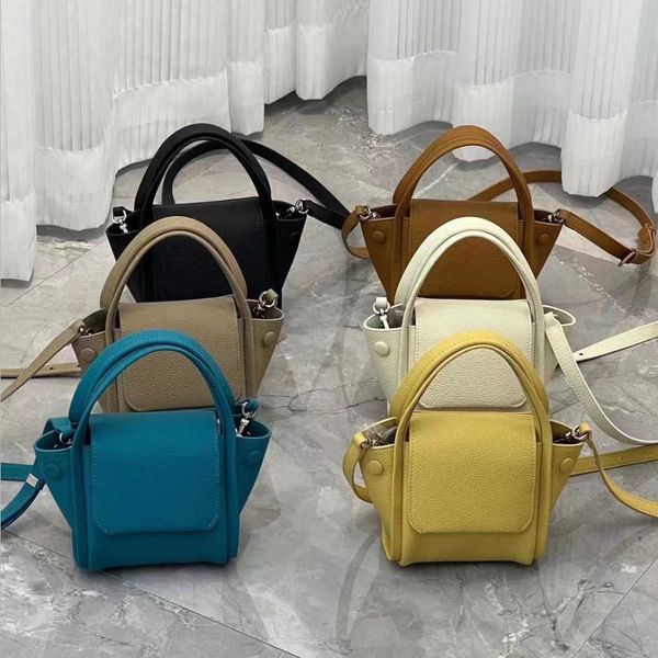 fashionable young and luxury women's 2022 autumn new single shoulder oblique straddle head layer cowhide vegetable basket wrap wing bag
fashionable young and luxury women's 2022 autumn new single shoulder oblique straddle head layer cowhide vegetable basket wrap wing bag