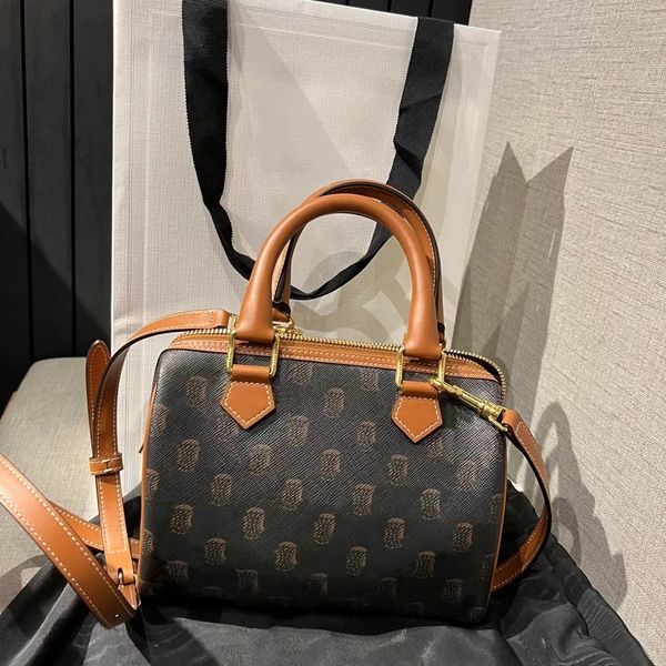 triomphe canvas boston bags designer handbag toiletry kits cross body tote clutch genuine leather women baguette bags shoulder beach travel
triomphe canvas boston bags designer handbag toiletry kits cross body tote clutch genuine leather women baguette bags shoulder beach travel