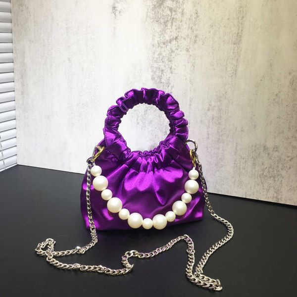 women's 2023 new niche satin pleated handheld cloud dinner bag with high-end pearl chain crossbody bag 230614
women's 2023 new niche satin pleated handheld cloud dinner bag with high-end pearl chain crossbody bag 230614