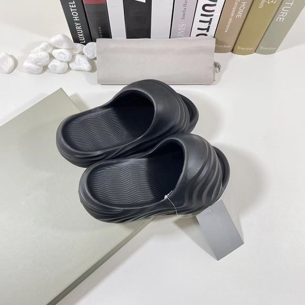 2023 designer ladies flip flops simple youth slippers summer luxury brand spring summer and autumn ls beaches other places size 35-42, Black
2023 designer ladies flip flops simple youth slippers summer luxury brand spring summer and autumn ls beaches other places size 35-42, Black