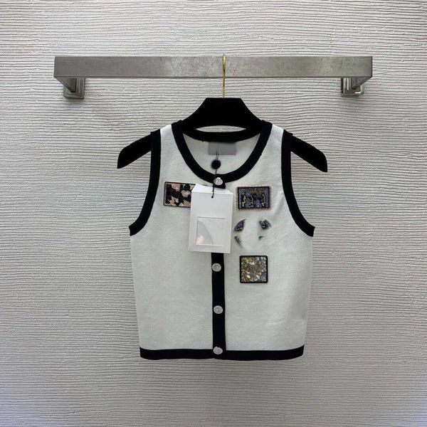 23ss womens knits women designer clothes embroidery emblem contrast edge buckle round neck sleeveless knitted elastic tank women clothes, White
23ss womens knits women designer clothes embroidery emblem contrast edge buckle round neck sleeveless knitted elastic tank women clothes, White