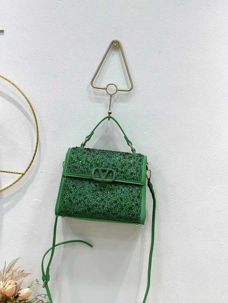 new mini 2023 valenti diamond bag flipped one shoulder crossbody bbb diamond handbag chain women's bag small square bag
new mini 2023 valenti diamond bag flipped one shoulder crossbody bbb diamond handbag chain women's bag small square bag