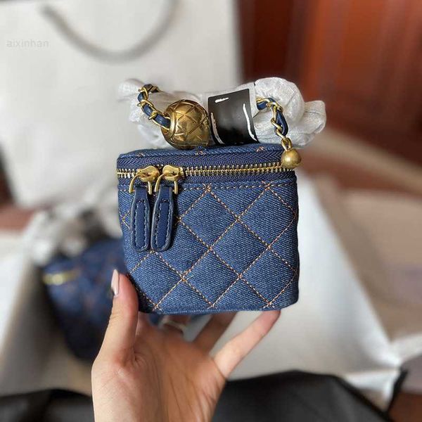 21x15cm luxury designer famous box bags adjustable shoulder strap quilted cross body mini genuine leather cosmetic vanity handba
21x15cm luxury designer famous box bags adjustable shoulder strap quilted cross body mini genuine leather cosmetic vanity handba