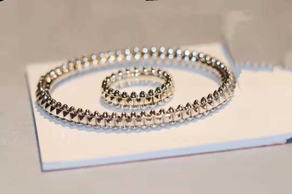 original boutique carti v gold rivet ring with plated smooth surface can rotate solid geometry two-color for men and women r3kq, Silver
original boutique carti v gold rivet ring with plated smooth surface can rotate solid geometry two-color for men and women r3kq, Silver