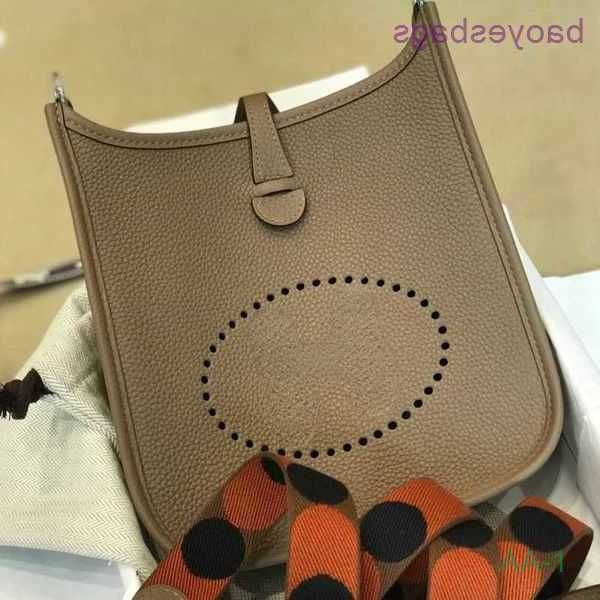 designer bag mini hand bags 2023 wax evelynbag tote sewn thread h cowhide women's togo leisure 18cm 5l3b 1 with logo afvu
designer bag mini hand bags 2023 wax evelynbag tote sewn thread h cowhide women's togo leisure 18cm 5l3b 1 with logo afvu