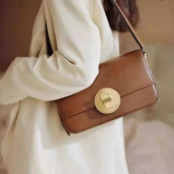 peco independently designed drink can cowhide french stick bag cross body women's bag small and luxurious
peco independently designed drink can cowhide french stick bag cross body women's bag small and luxurious