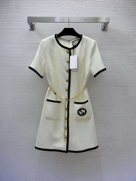 23ss summer dresses women dress women designer clothes contrast fried dough twists gold button round neck short sleeve waist slim dress wome, Black;gray
23ss summer dresses women dress women designer clothes contrast fried dough twists gold button round neck short sleeve waist slim dress wome, Black;gray