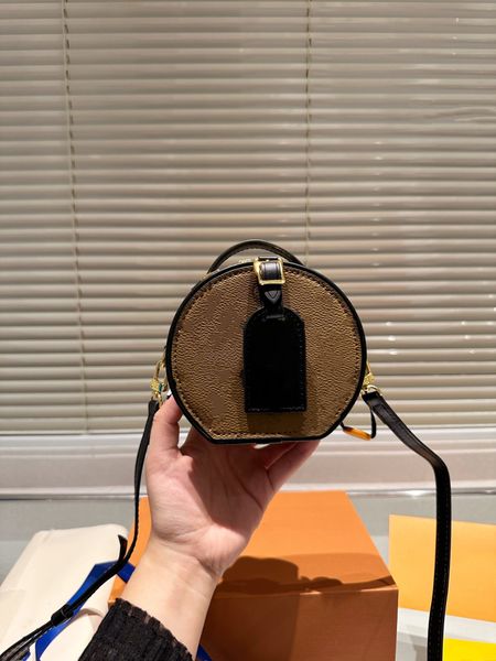 mt women monograms souple petite boite chapeau bag luxuries designers embossing luxury bag handbag crossbody lady circular pack bags sacoche
mt women monograms souple petite boite chapeau bag luxuries designers embossing luxury bag handbag crossbody lady circular pack bags sacoche