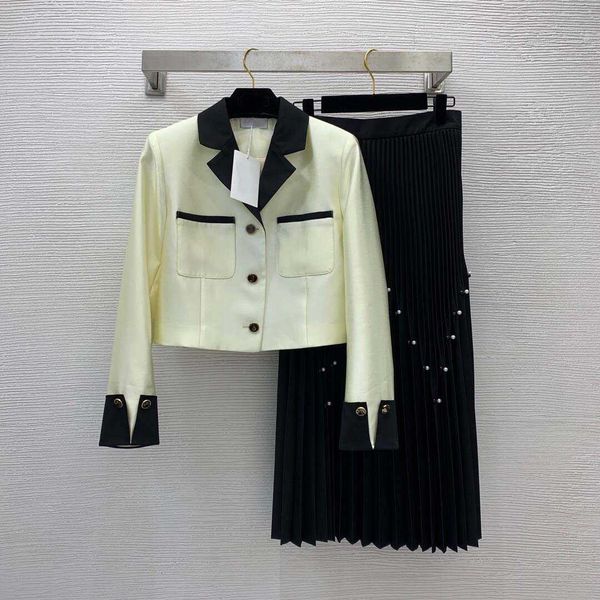 23ss skirt set women designer clothes simple and contrasted and the lapel short long-sleeved the heavy work beaded pleated skirt set women c, White
23ss skirt set women designer clothes simple and contrasted and the lapel short long-sleeved the heavy work beaded pleated skirt set women c, White