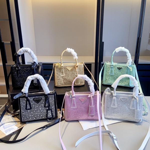 23ss designer cross body diamond luxury tote crystal bags women fashion crossbody bag sling chains bag six styles 23cm with box
23ss designer cross body diamond luxury tote crystal bags women fashion crossbody bag sling chains bag six styles 23cm with box