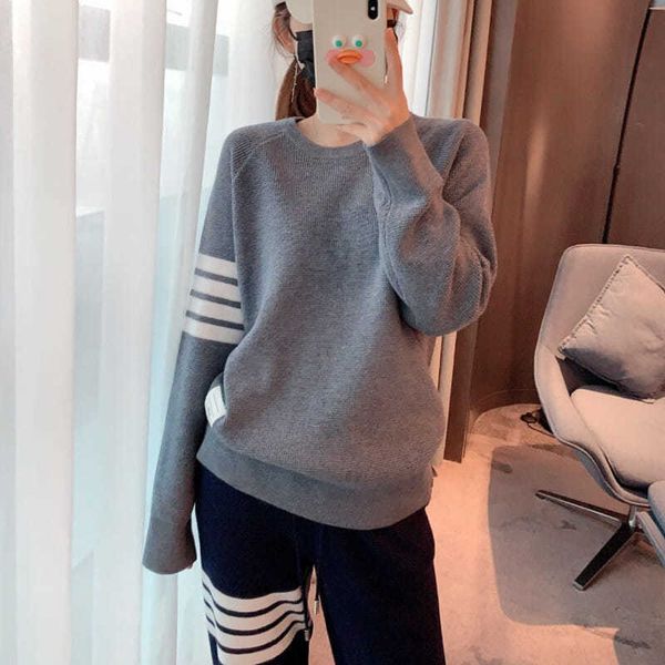 chaopai classic four bar simple sweater women's new wind pullover loose in autumn and winter, Black;brown
chaopai classic four bar simple sweater women's new wind pullover loose in autumn and winter, Black;brown