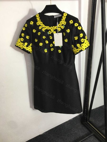 23ss summer dresses women dress womens designer clothing beaded embroidered small yellow flower short-sleeved dress womens clothing, Black;gray
23ss summer dresses women dress womens designer clothing beaded embroidered small yellow flower short-sleeved dress womens clothing, Black;gray