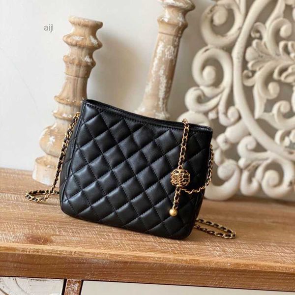 aaaaa designer bag woman classic clamshell chain shoulder women's crossbody backpack leather fashion c0111
aaaaa designer bag woman classic clamshell chain shoulder women's crossbody backpack leather fashion c0111