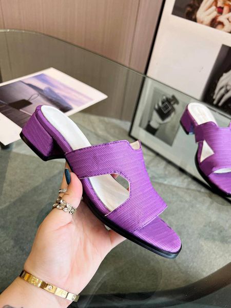 2023 classic sandals luis luxury designer leather vuttonity ladies sandals summer slide fashion casual women slippers l123, Black
2023 classic sandals luis luxury designer leather vuttonity ladies sandals summer slide fashion casual women slippers l123, Black