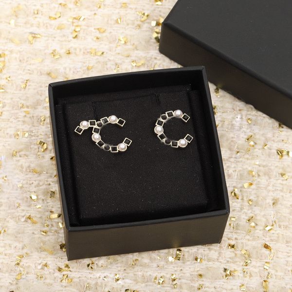 2023 luxury quality charm stud earring with black and white color design nature shell beads have box stamp ps7119b, Golden
2023 luxury quality charm stud earring with black and white color design nature shell beads have box stamp ps7119b, Golden