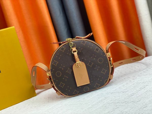 brand luxury design round cowhide one shoulder crossbody bag fashion round bag versatile printing round cake bag women's handbag emboss
brand luxury design round cowhide one shoulder crossbody bag fashion round bag versatile printing round cake bag women's handbag emboss