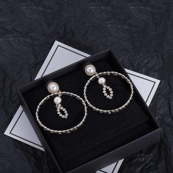 luxury designer elegant diamond earrings stylish women's letter pendant classic earrings wedding specially designed jewelry, Golden;silver
luxury designer elegant diamond earrings stylish women's letter pendant classic earrings wedding specially designed jewelry, Golden;silver