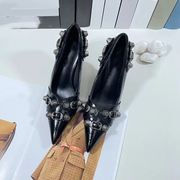 casual shoes 2023 new classic european style pointed metal high heels leather fashion versatile, Black
casual shoes 2023 new classic european style pointed metal high heels leather fashion versatile, Black
