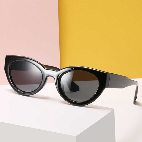 men's and women's small frame new fashion personality versatile sunglasses 3899, White;black
men's and women's small frame new fashion personality versatile sunglasses 3899, White;black