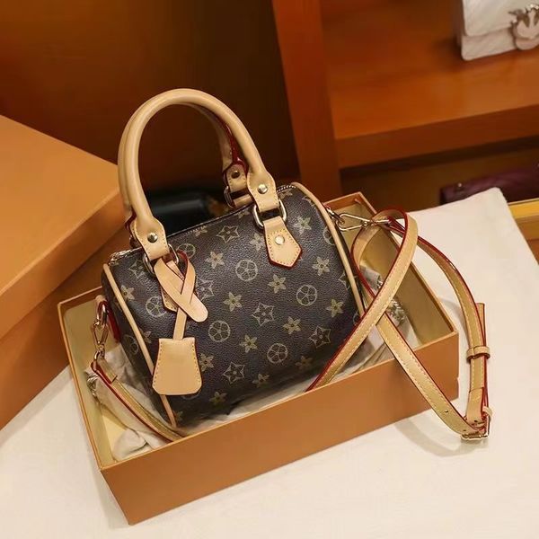love vivi luxurys designers women bag shoulder messenger bags classic style fashion lady totes handbags purse handbag tote bag
love vivi luxurys designers women bag shoulder messenger bags classic style fashion lady totes handbags purse handbag tote bag