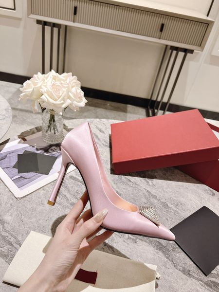 luxury designer dress shoes valentinosity women's high heels new spring and autumn sandals designer fashion formal dress elegant temper, Black
luxury designer dress shoes valentinosity women's high heels new spring and autumn sandals designer fashion formal dress elegant temper, Black