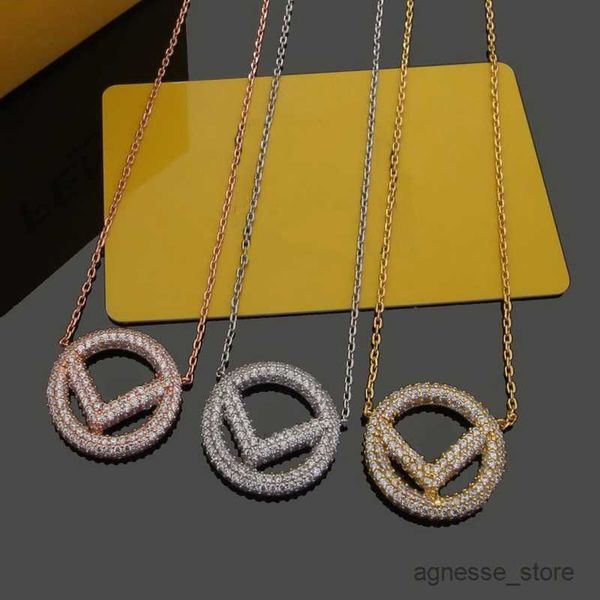 pendant necklaces designer fashion style lady women gold/silver/rose color hardware engraved letter hollow out round pendant chain necklace
pendant necklaces designer fashion style lady women gold/silver/rose color hardware engraved letter hollow out round pendant chain necklace