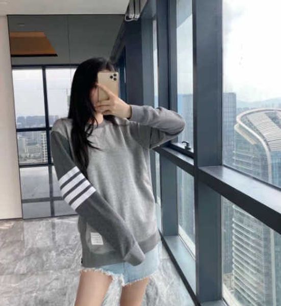 fashion brand spring tb yarn weaving four bar contrast round neck panel sweater for men and women loose casual couples, Black
fashion brand spring tb yarn weaving four bar contrast round neck panel sweater for men and women loose casual couples, Black