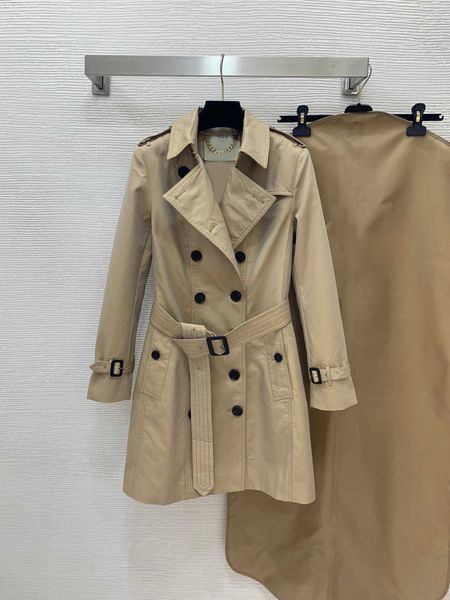 23ss womens jacket women designer clothes waterproof fabric has strong handsome texture shaped double-breasted middle long trench coat does, Tan;black
23ss womens jacket women designer clothes waterproof fabric has strong handsome texture shaped double-breasted middle long trench coat does, Tan;black