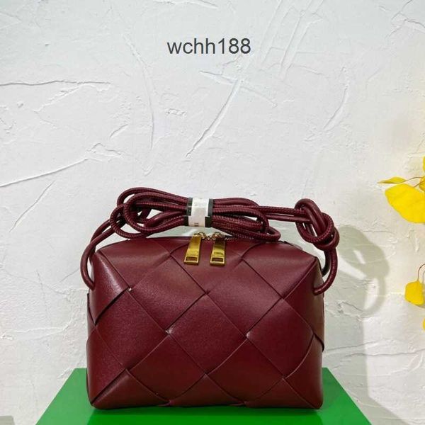 venetass crossbody bag evening bags designer 2023 bottegas shoulder woven basket cloud pouch cassettes one leather versatile green gaux
venetass crossbody bag evening bags designer 2023 bottegas shoulder woven basket cloud pouch cassettes one leather versatile green gaux