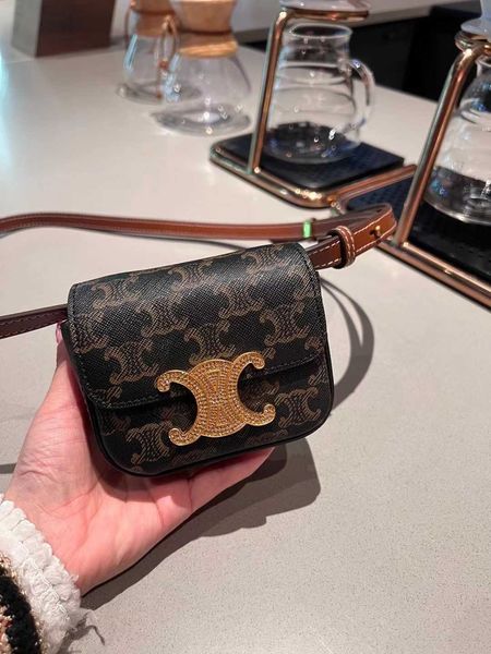 shoulder evening bags diamond buckle mini envelope mini small new crossbody shoulder change mouth red bag 
shoulder evening bags diamond buckle mini envelope mini small new crossbody shoulder change mouth red bag